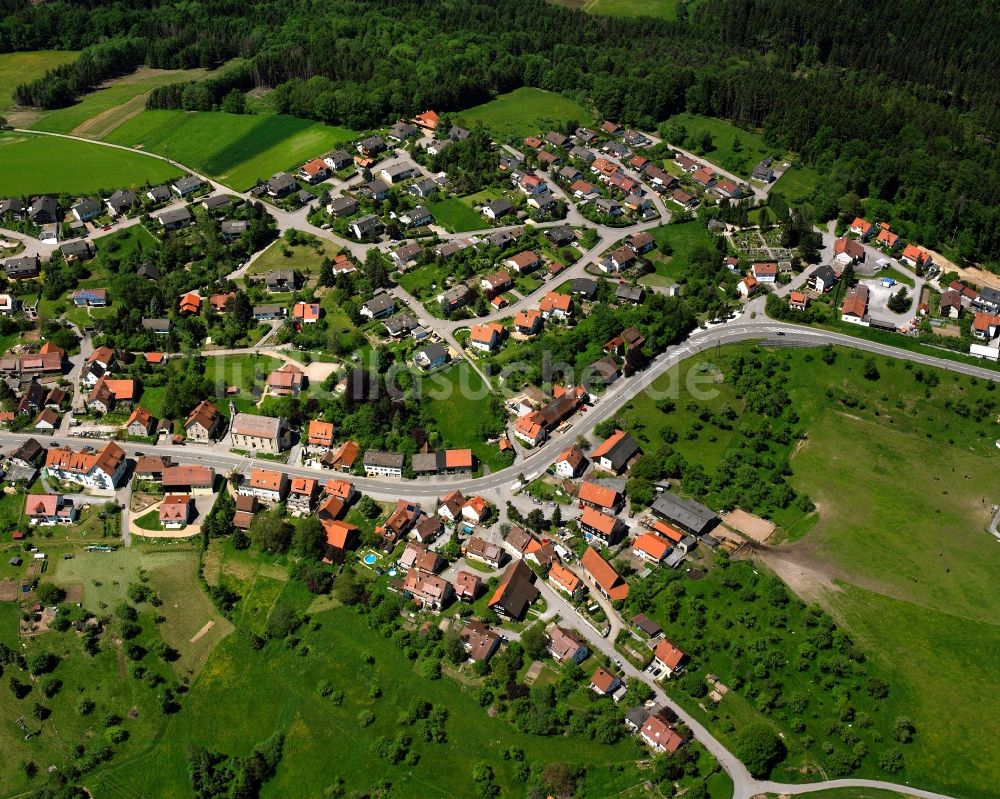 Großerlach aus der Vogelperspektive: Dorfkern am Feldrand in Großerlach im Bundesland Baden-Württemberg, Deutschland