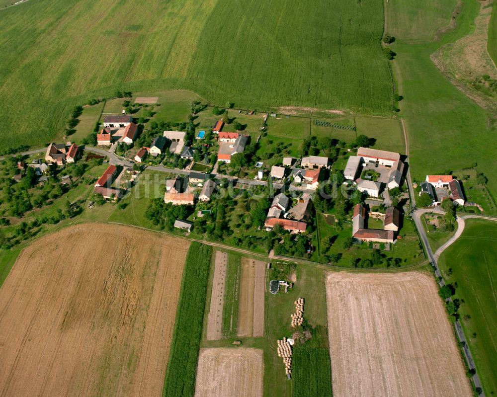 Großfalka aus der Vogelperspektive: Dorfkern am Feldrand in Großfalka im Bundesland Thüringen, Deutschland