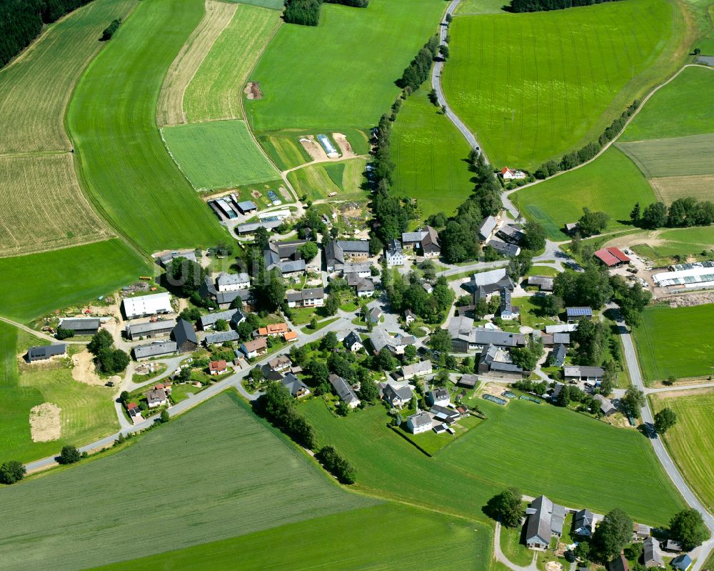 Großlosnitz von oben - Dorfkern am Feldrand in Großlosnitz im Bundesland Bayern, Deutschland