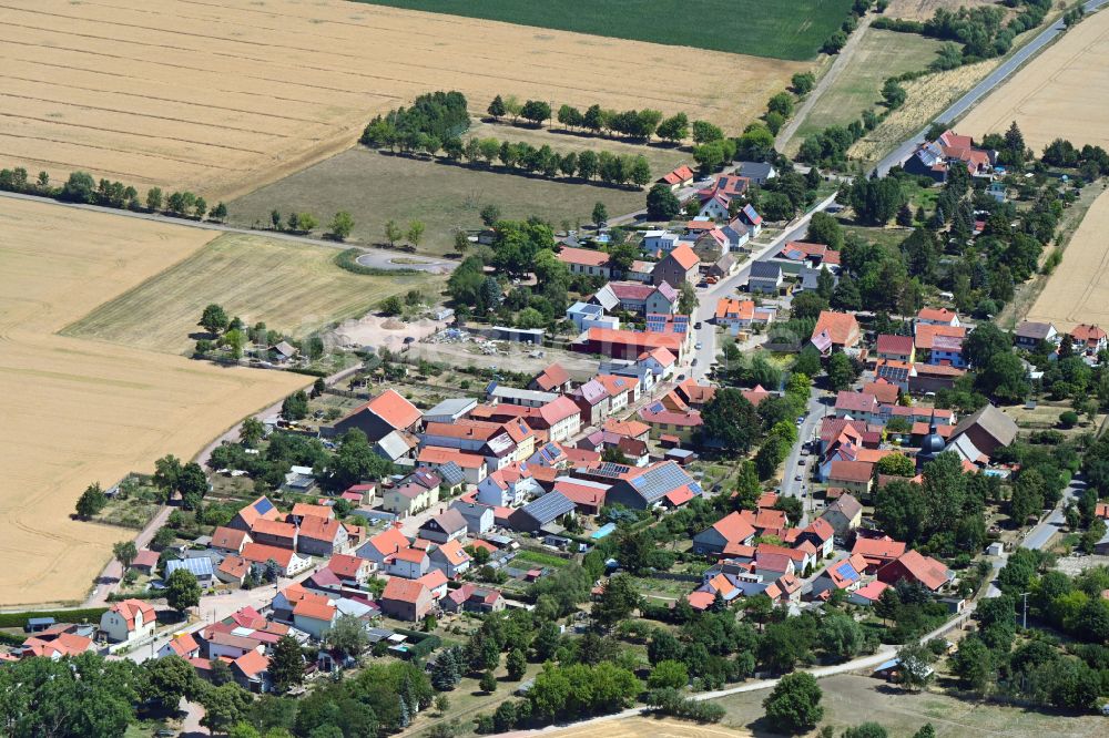 Luftaufnahme Grossrettbach - Dorfkern am Feldrand in Grossrettbach im Bundesland Thüringen, Deutschland