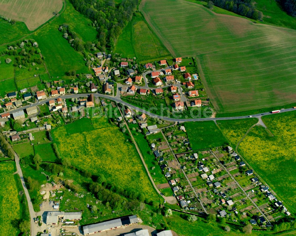 Großsaara aus der Vogelperspektive: Dorfkern am Feldrand in Großsaara im Bundesland Thüringen, Deutschland