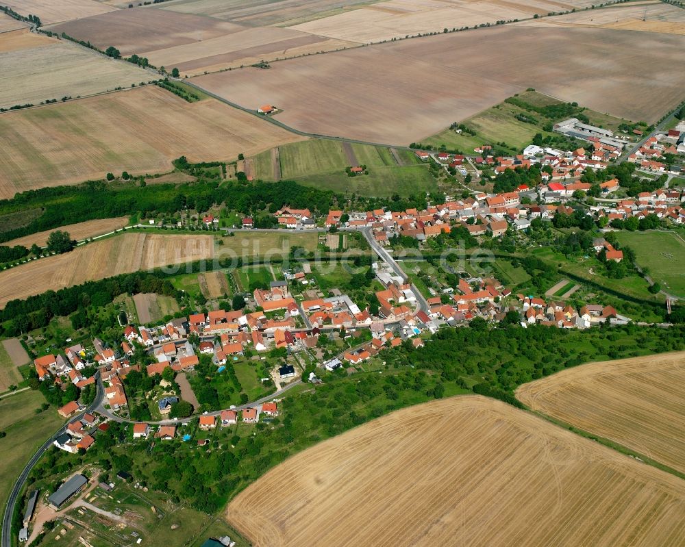 Luftaufnahme Großvargula - Dorfkern am Feldrand in Großvargula im Bundesland Thüringen, Deutschland