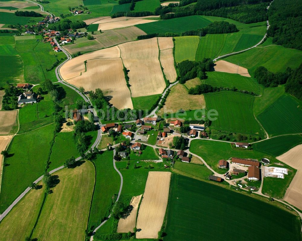 Luftaufnahme Grottham - Dorfkern am Feldrand in Grottham im Bundesland Bayern, Deutschland