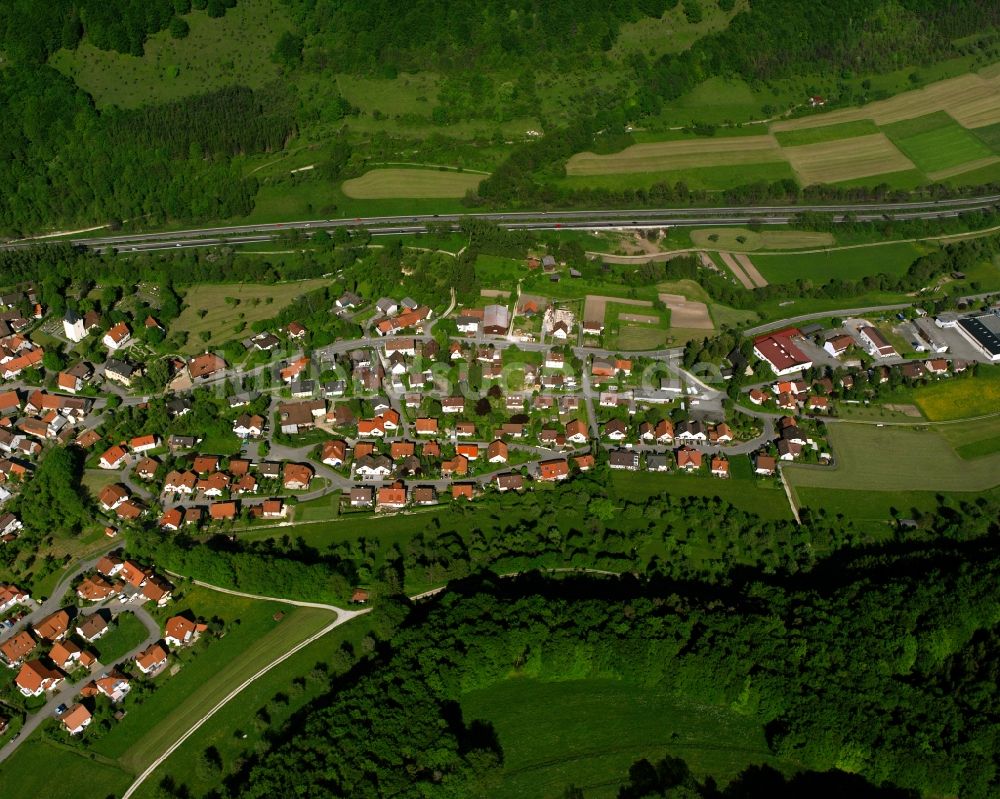 Gruibingen aus der Vogelperspektive: Dorfkern am Feldrand in Gruibingen im Bundesland Baden-Württemberg, Deutschland