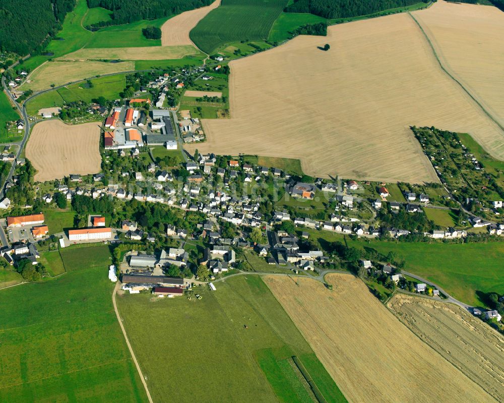 Göttendorf von oben - Dorfkern am Feldrand in Göttendorf im Bundesland Thüringen, Deutschland