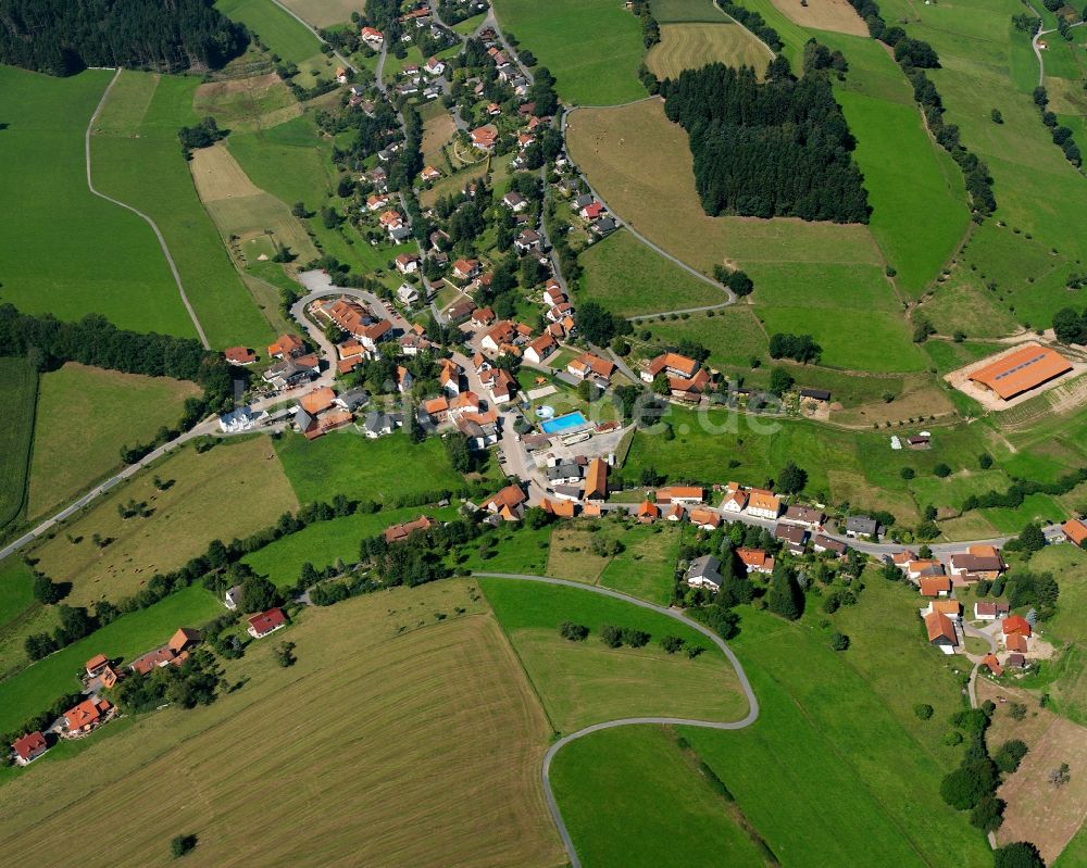 Güttersbach von oben - Dorfkern am Feldrand in Güttersbach im Bundesland Hessen, Deutschland