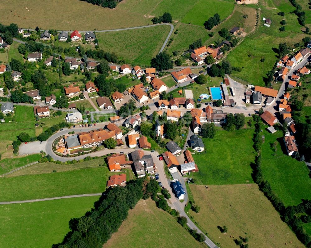 Güttersbach aus der Vogelperspektive: Dorfkern am Feldrand in Güttersbach im Bundesland Hessen, Deutschland