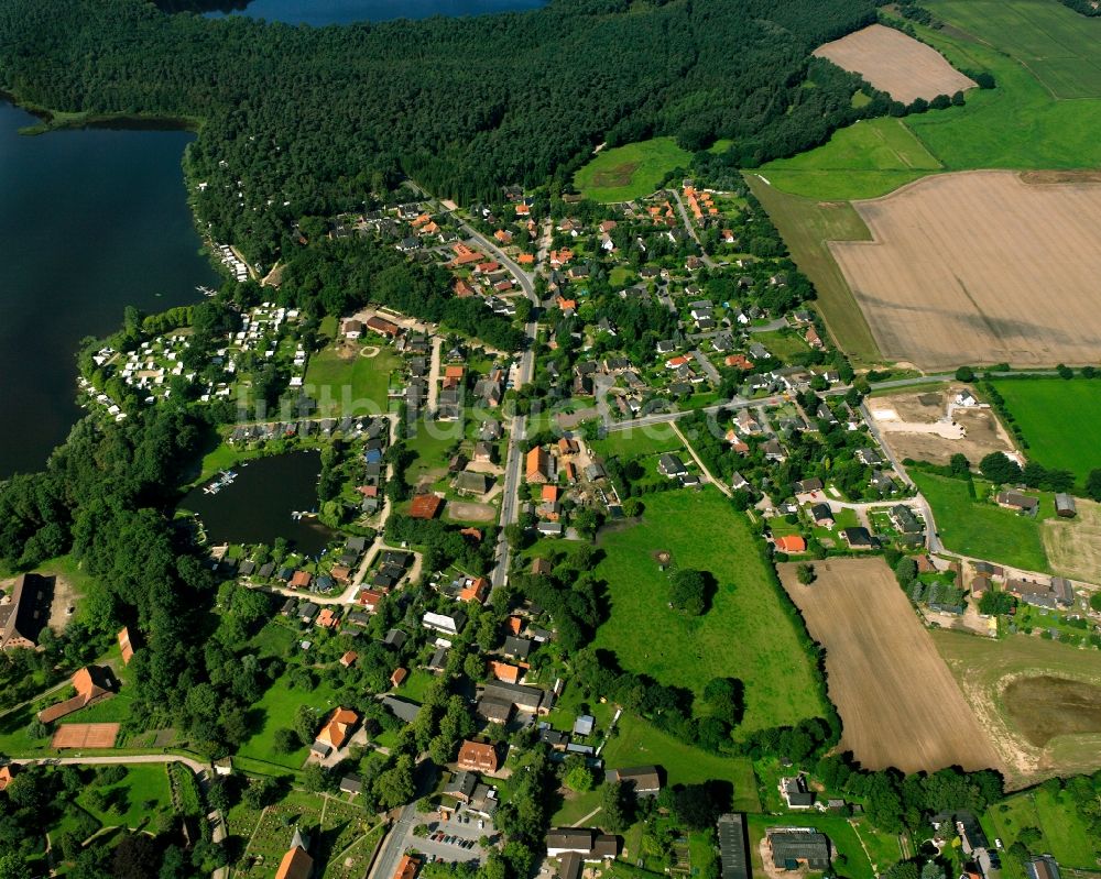 Gudow aus der Vogelperspektive: Dorfkern am Feldrand in Gudow im Bundesland Schleswig-Holstein, Deutschland