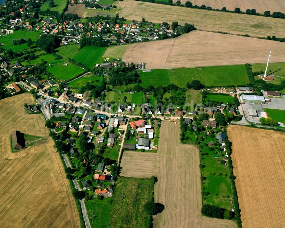 Luftaufnahme Gudow - Dorfkern am Feldrand in Gudow im Bundesland Schleswig-Holstein, Deutschland