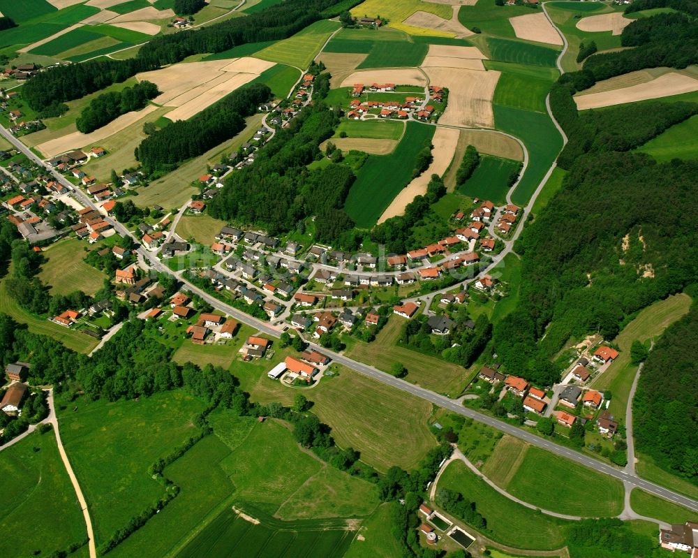 Luftaufnahme Gumpersdorf - Dorfkern am Feldrand in Gumpersdorf im Bundesland Bayern, Deutschland