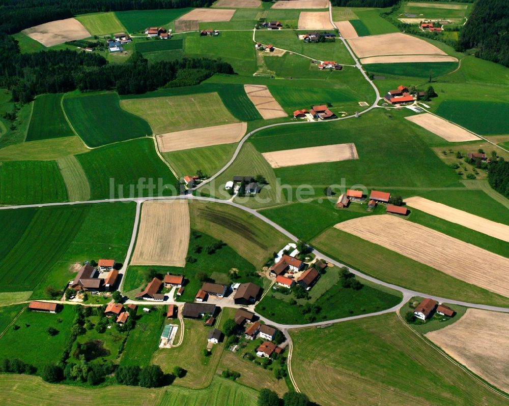 Gunderding von oben - Dorfkern am Feldrand in Gunderding im Bundesland Bayern, Deutschland