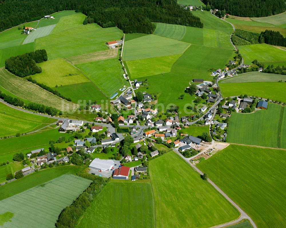 Luftaufnahme Gundlitz - Dorfkern am Feldrand in Gundlitz im Bundesland Bayern, Deutschland