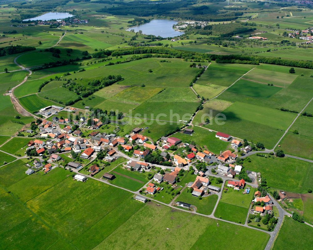 Gunzenau aus der Vogelperspektive: Dorfkern am Feldrand in Gunzenau im Bundesland Hessen, Deutschland