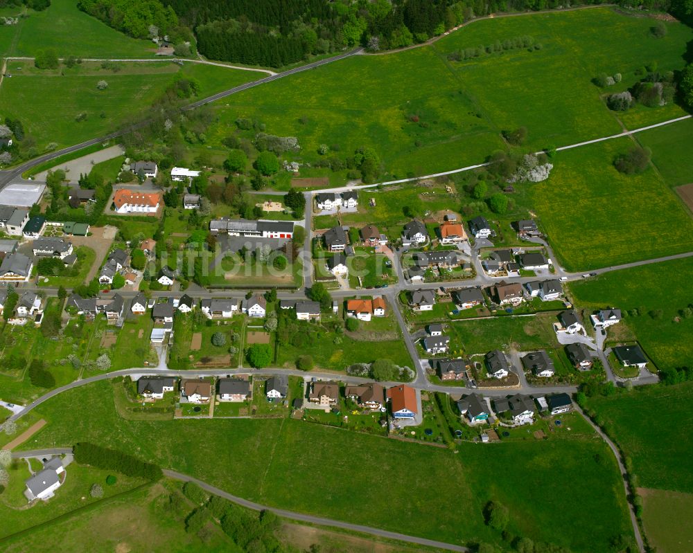 Gusternhain von oben - Dorfkern am Feldrand in Gusternhain im Bundesland Hessen, Deutschland