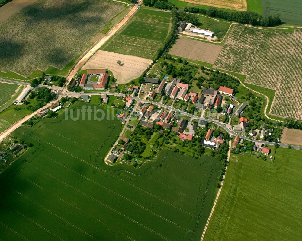 Gävernitz von oben - Dorfkern am Feldrand in Gävernitz im Bundesland Sachsen, Deutschland