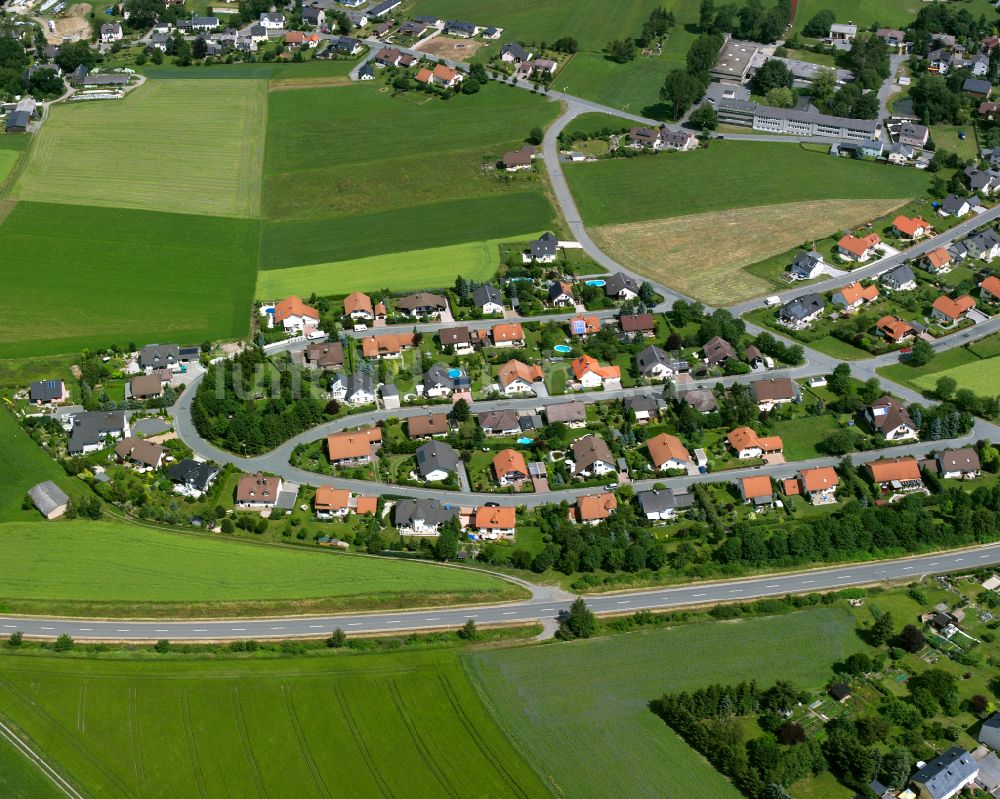 Hadermannsgrün aus der Vogelperspektive: Dorfkern am Feldrand in Hadermannsgrün im Bundesland Bayern, Deutschland