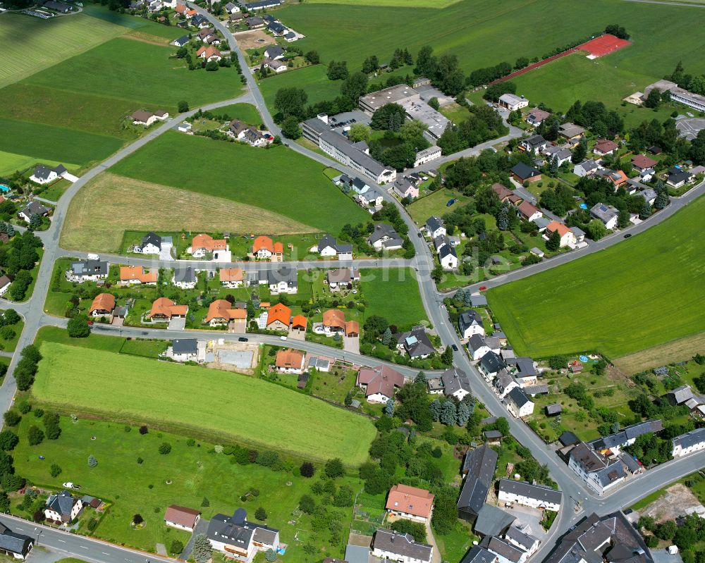 Luftaufnahme Hadermannsgrün - Dorfkern am Feldrand in Hadermannsgrün im Bundesland Bayern, Deutschland