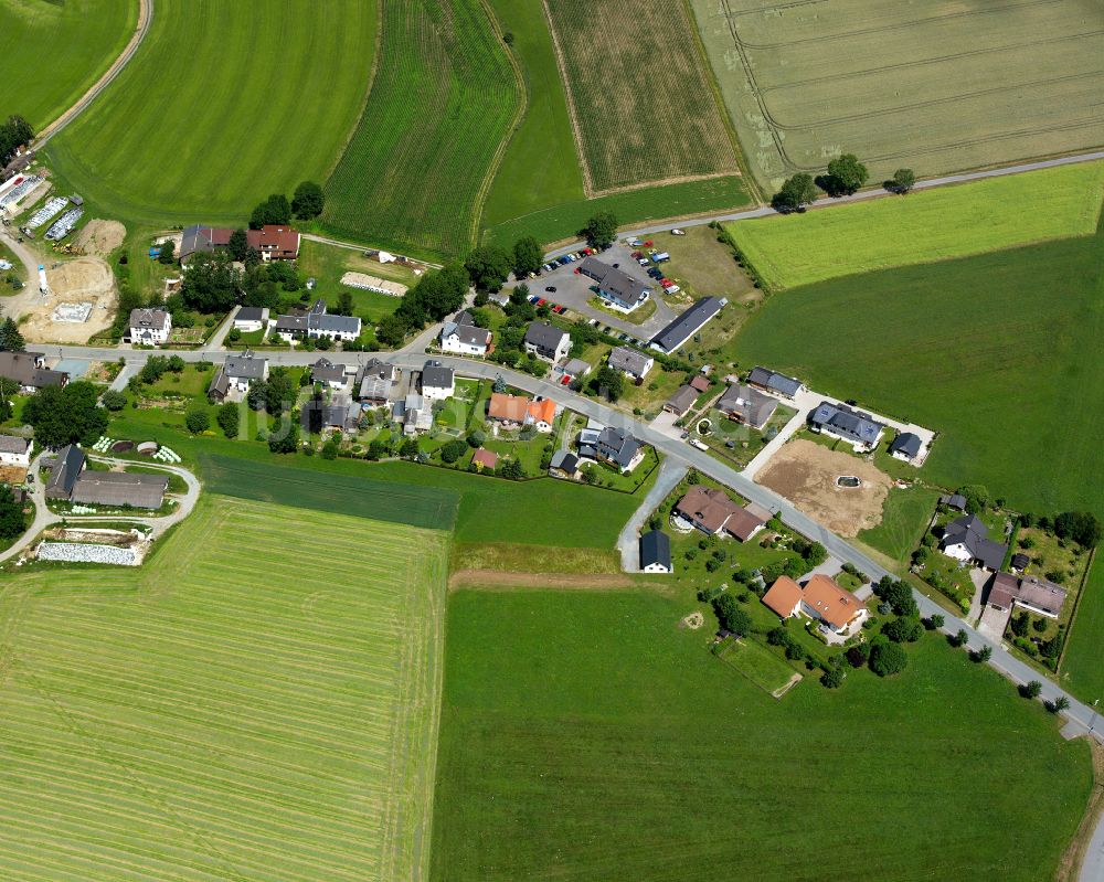 Hadermannsgrün von oben - Dorfkern am Feldrand in Hadermannsgrün im Bundesland Bayern, Deutschland