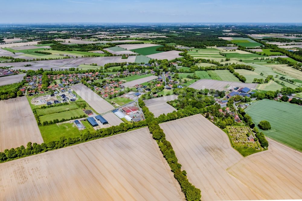 Luftaufnahme Hagenah - Dorfkern am Feldrand in Hagenah im Bundesland Niedersachsen, Deutschland