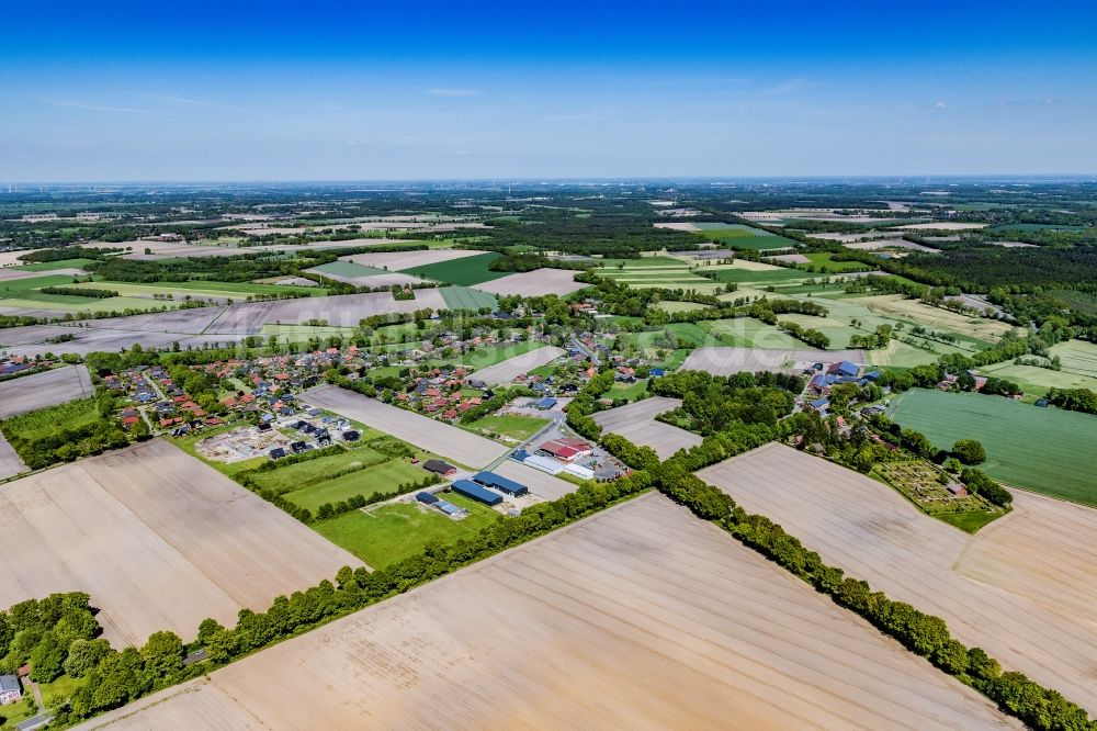 Hagenah von oben - Dorfkern am Feldrand in Hagenah im Bundesland Niedersachsen, Deutschland