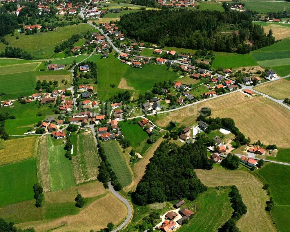 Luftaufnahme Hagnzell - Dorfkern am Feldrand in Hagnzell im Bundesland Bayern, Deutschland