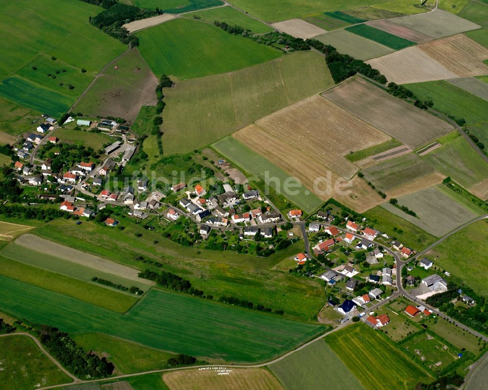 Hahnweiler von oben - Dorfkern am Feldrand in Hahnweiler im Bundesland Rheinland-Pfalz, Deutschland