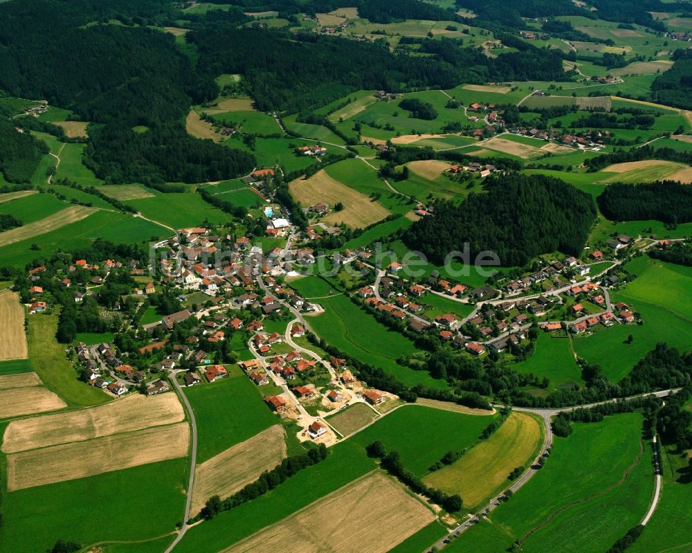 Haibach aus der Vogelperspektive: Dorfkern am Feldrand in Haibach im Bundesland Bayern, Deutschland