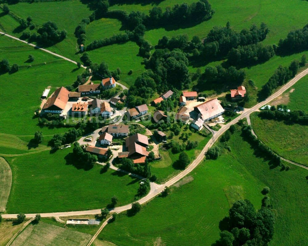 Haibach aus der Vogelperspektive: Dorfkern am Feldrand in Haibach im Bundesland Bayern, Deutschland