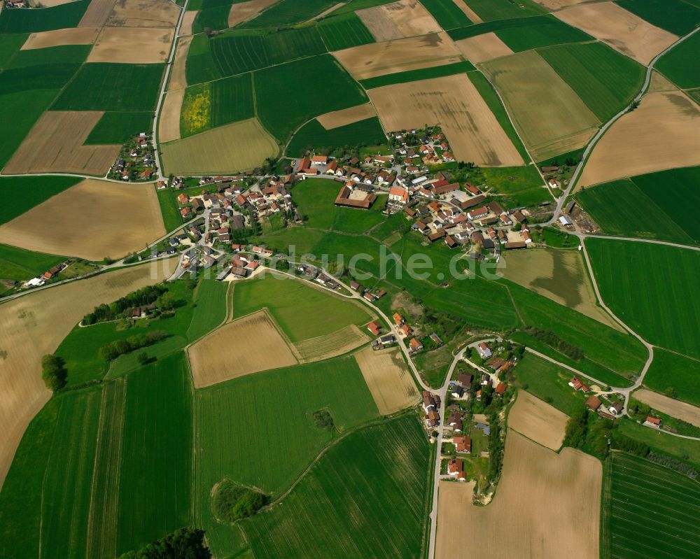 Hailing aus der Vogelperspektive: Dorfkern am Feldrand in Hailing im Bundesland Bayern, Deutschland