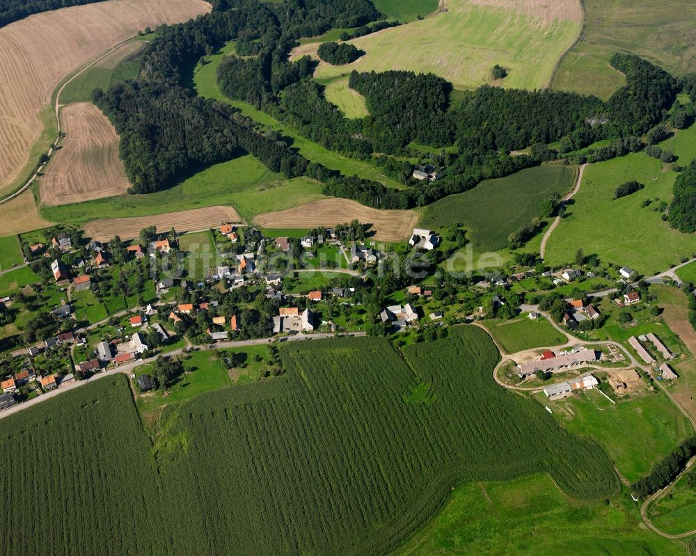 Luftaufnahme Hainichen - Dorfkern am Feldrand in Hainichen im Bundesland Sachsen, Deutschland
