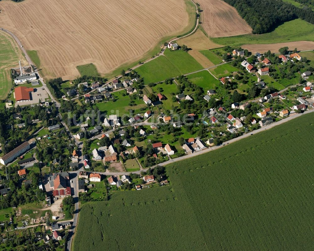 Hainichen von oben - Dorfkern am Feldrand in Hainichen im Bundesland Sachsen, Deutschland