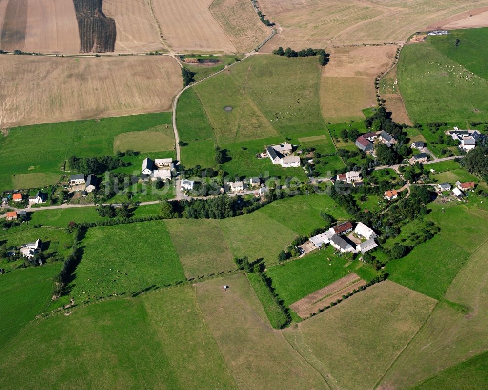 Luftaufnahme Hainichen - Dorfkern am Feldrand in Hainichen im Bundesland Sachsen, Deutschland