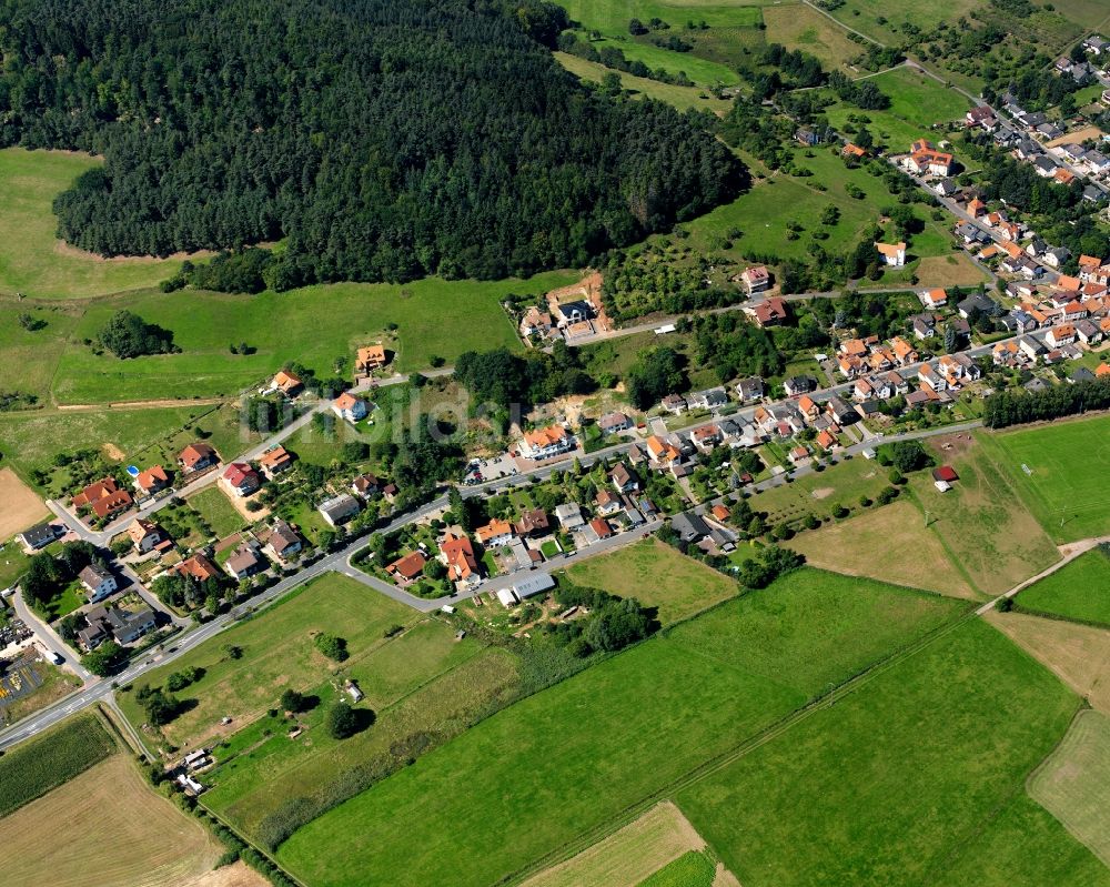 Hainstadt von oben - Dorfkern am Feldrand in Hainstadt im Bundesland Hessen, Deutschland