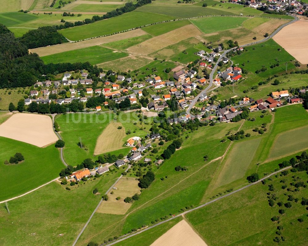 Haisterbach aus der Vogelperspektive: Dorfkern am Feldrand in Haisterbach im Bundesland Hessen, Deutschland