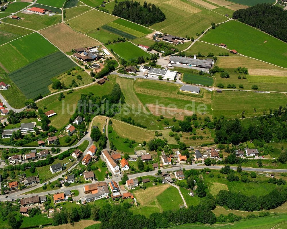 Haiterbach aus der Vogelperspektive: Dorfkern am Feldrand in Haiterbach im Bundesland Baden-Württemberg, Deutschland