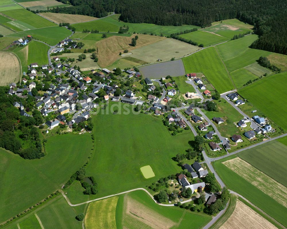 Luftbild Hallerstein - Dorfkern am Feldrand in Hallerstein im Bundesland Bayern, Deutschland