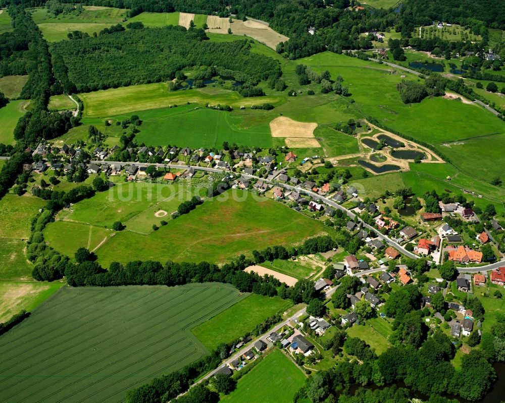 Luftaufnahme Hamfelde - Dorfkern am Feldrand in Hamfelde im Bundesland Schleswig-Holstein, Deutschland