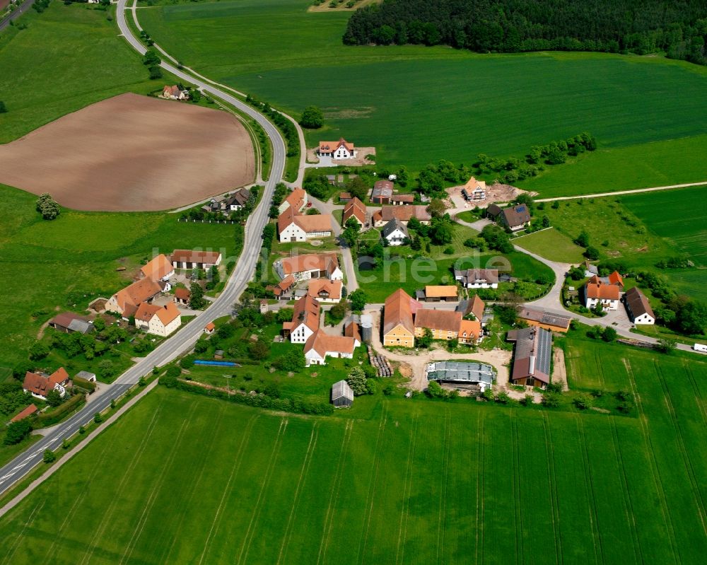 Luftaufnahme Hannenbach - Dorfkern am Feldrand in Hannenbach im Bundesland Bayern, Deutschland