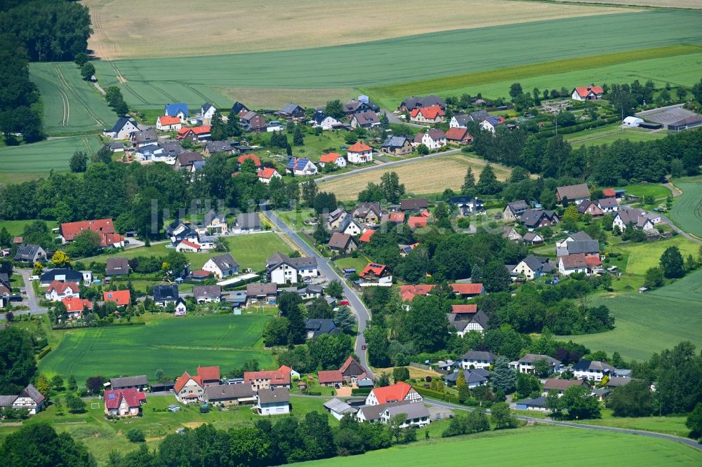 Harkemissen von oben - Dorfkern am Feldrand in Harkemissen im Bundesland Nordrhein-Westfalen, Deutschland