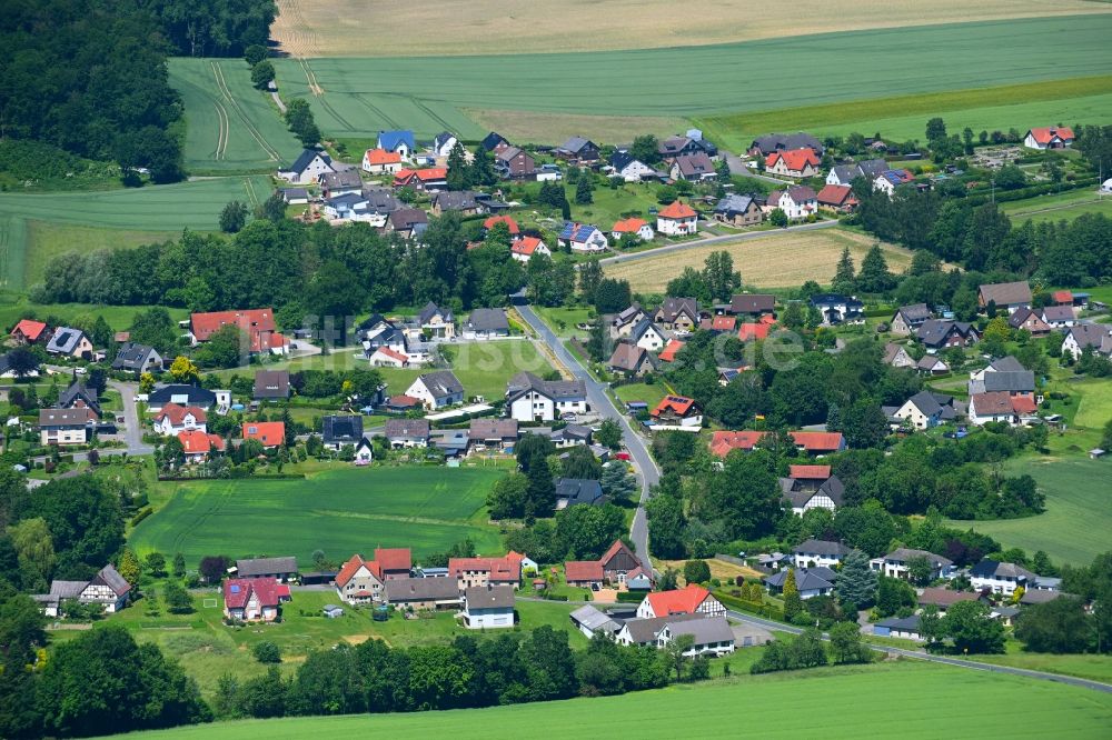 Harkemissen aus der Vogelperspektive: Dorfkern am Feldrand in Harkemissen im Bundesland Nordrhein-Westfalen, Deutschland