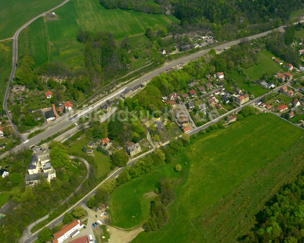 Harpersdorf aus der Vogelperspektive: Dorfkern am Feldrand in Harpersdorf im Bundesland Thüringen, Deutschland