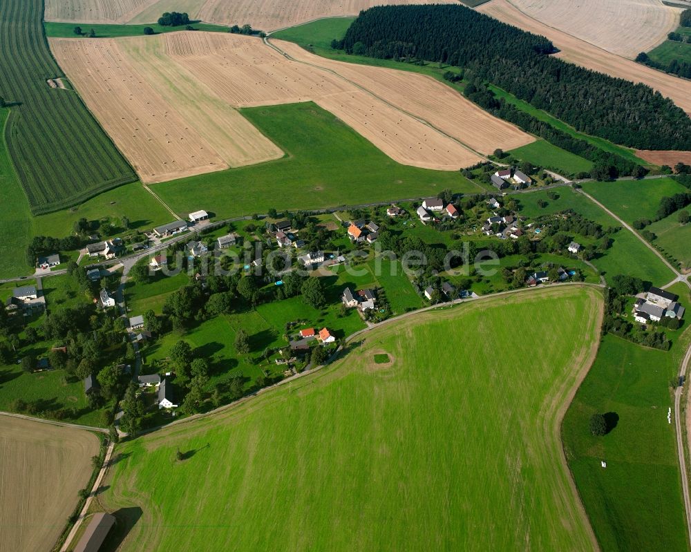 Hartha aus der Vogelperspektive: Dorfkern am Feldrand in Hartha im Bundesland Sachsen, Deutschland