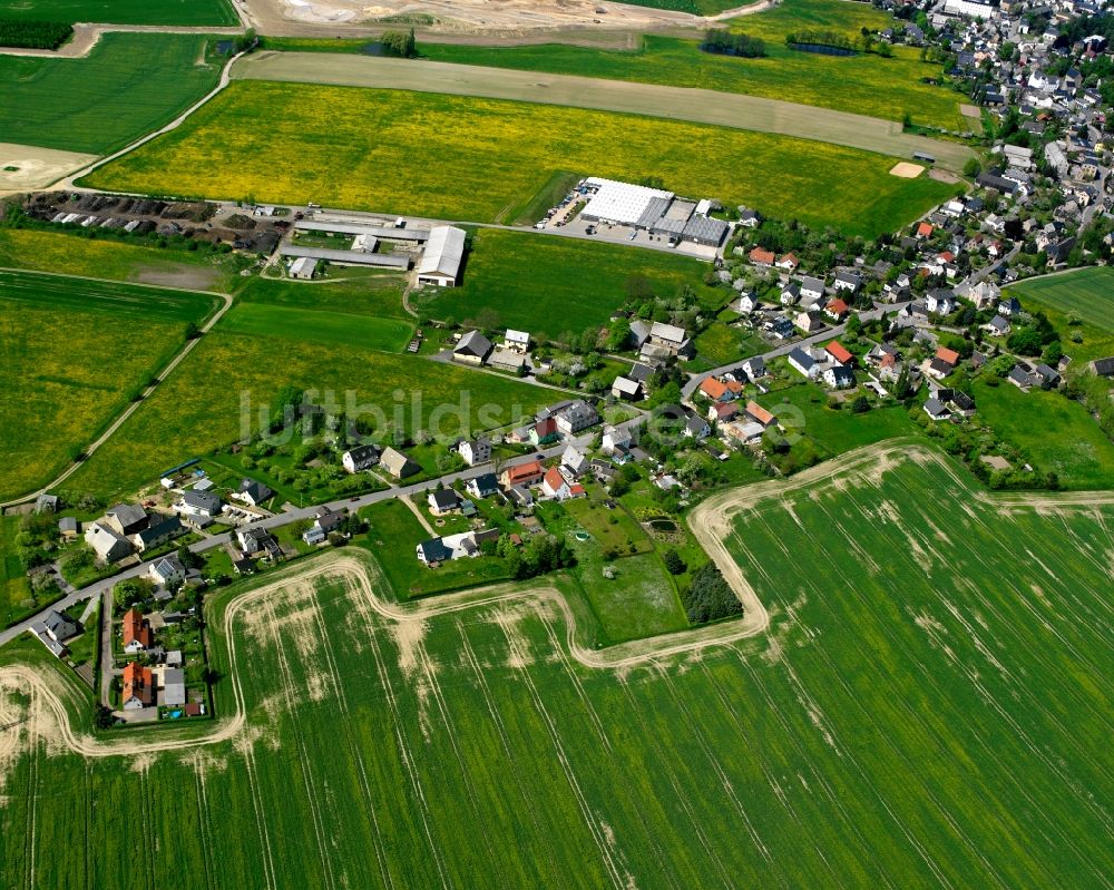 Hartmannsdorf aus der Vogelperspektive: Dorfkern am Feldrand in Hartmannsdorf im Bundesland Sachsen, Deutschland