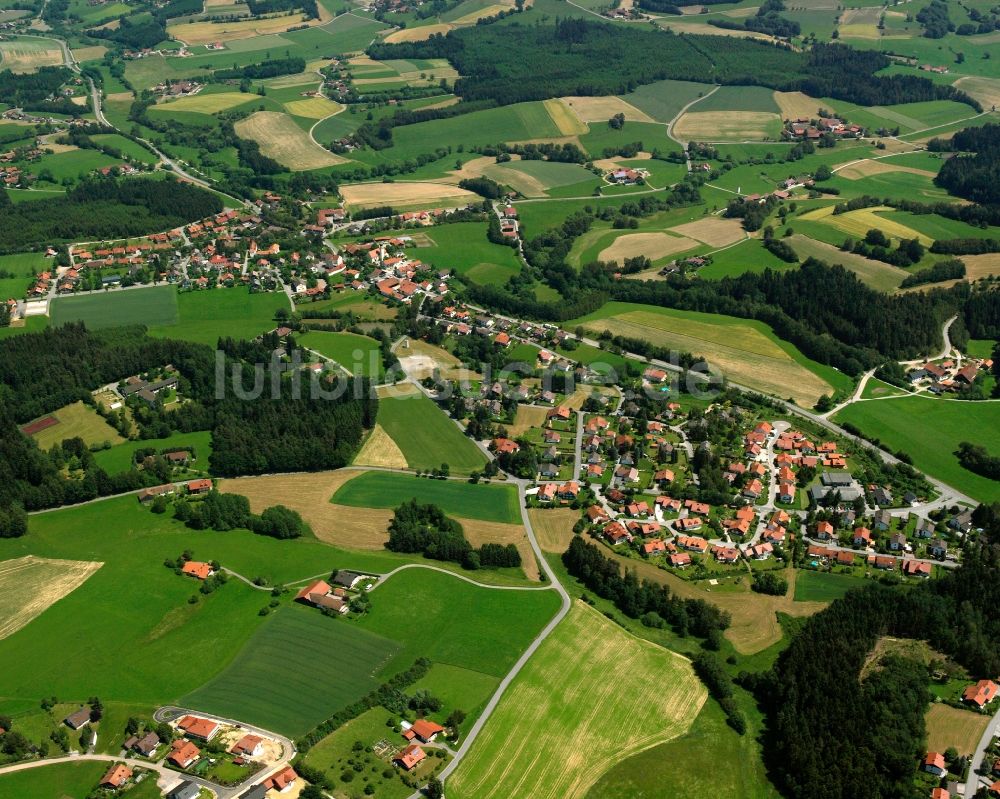 Luftaufnahme Haselbach - Dorfkern am Feldrand in Haselbach im Bundesland Bayern, Deutschland