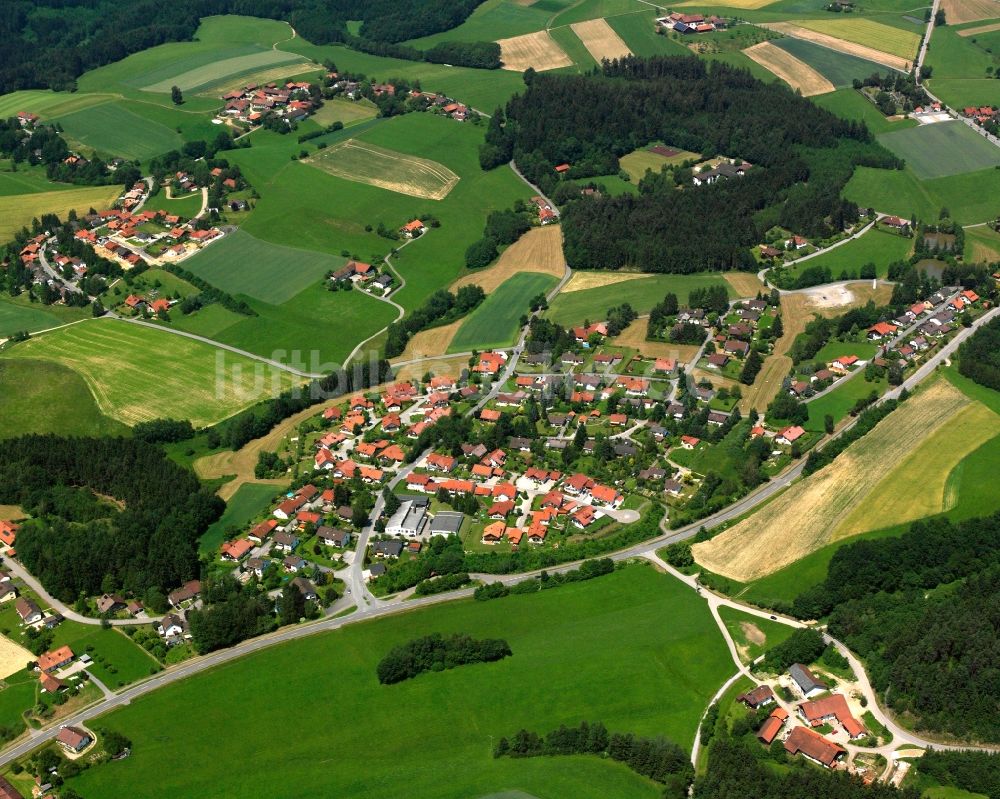 Luftaufnahme Haselbach - Dorfkern am Feldrand in Haselbach im Bundesland Bayern, Deutschland