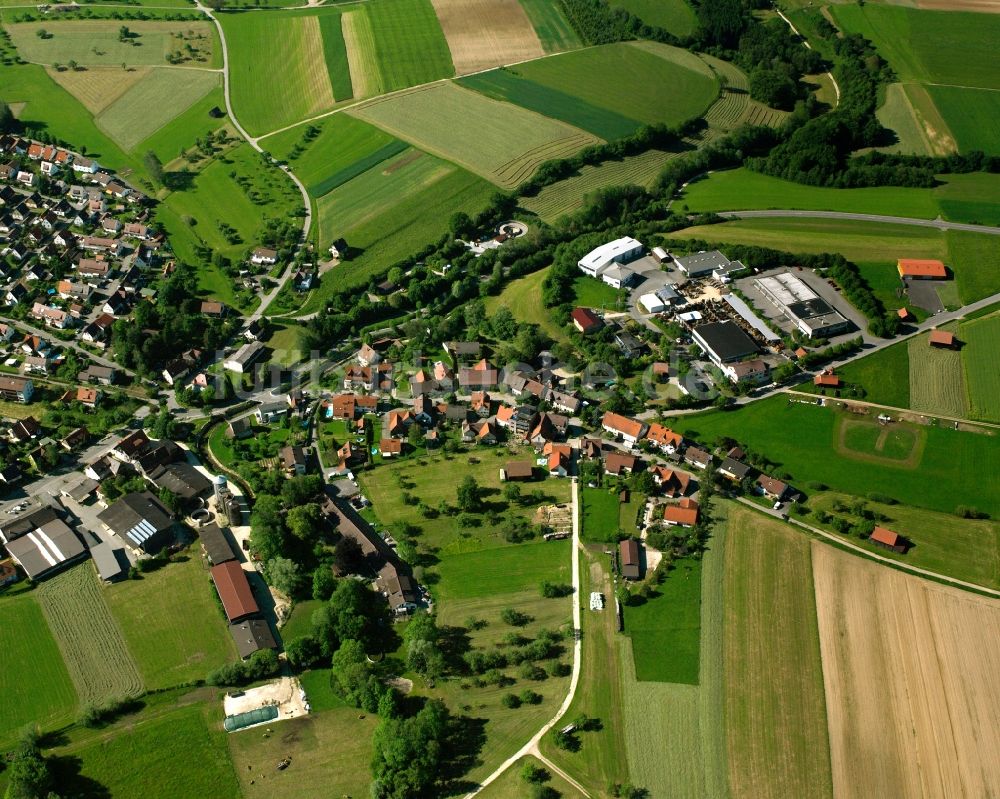 Luftbild Hattenhofen - Dorfkern am Feldrand in Hattenhofen im Bundesland Baden-Württemberg, Deutschland