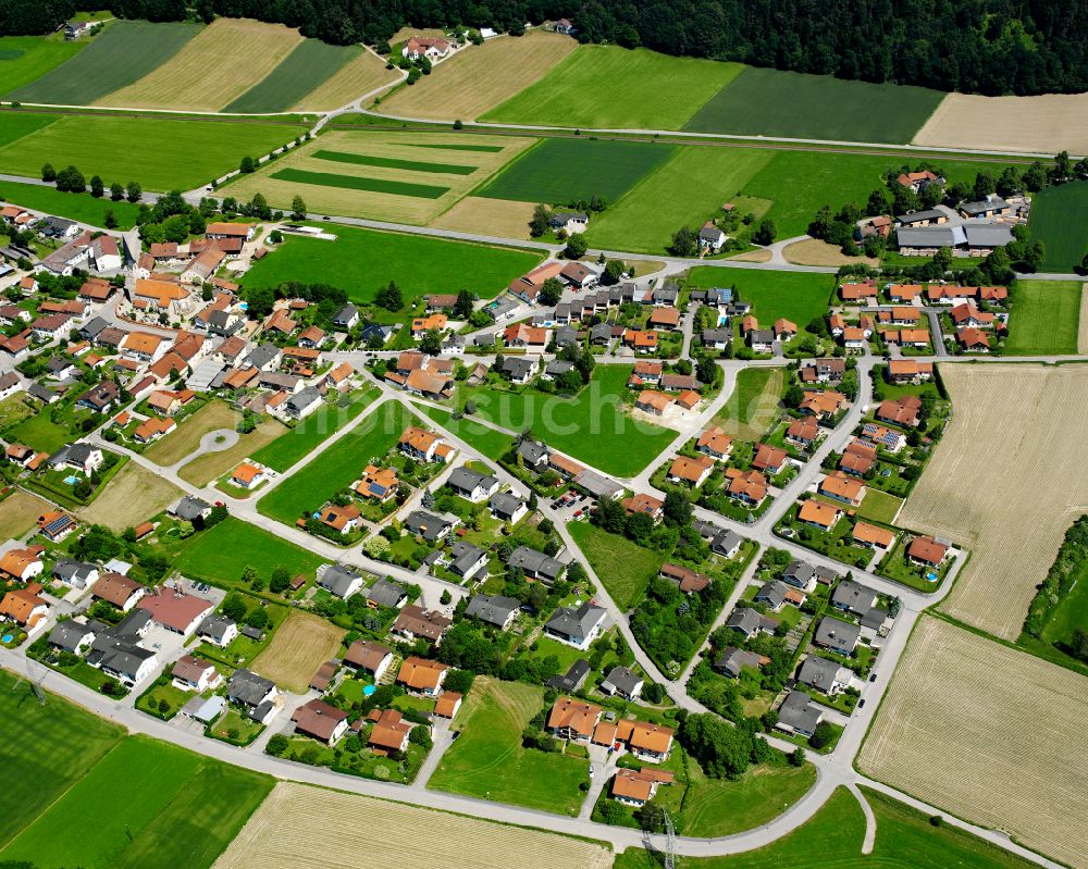 Haunreit aus der Vogelperspektive: Dorfkern am Feldrand in Haunreit im Bundesland Bayern, Deutschland