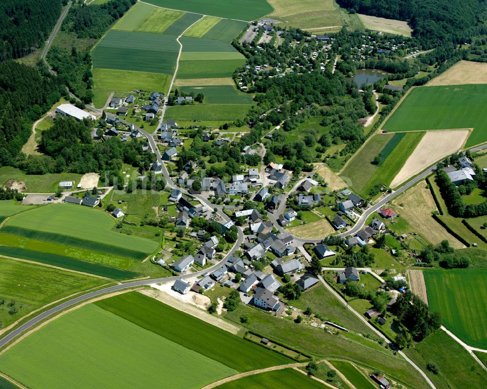 Luftaufnahme Hausbay - Dorfkern am Feldrand in Hausbay im Bundesland Rheinland-Pfalz, Deutschland