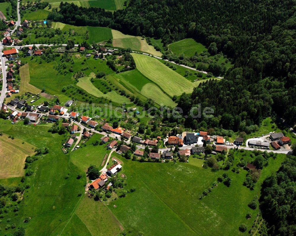 Hausen von oben - Dorfkern am Feldrand in Hausen im Bundesland Baden-Württemberg, Deutschland