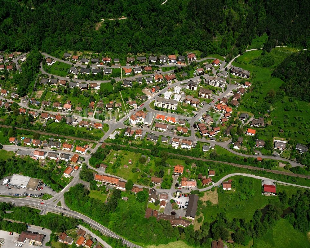 Hausen von oben - Dorfkern am Feldrand in Hausen im Bundesland Baden-Württemberg, Deutschland